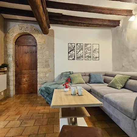 Apartmán Custhom St Guilhem-le-desert