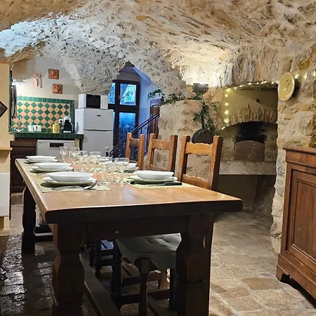 Custhom St Guilhem-le-désert Appartement