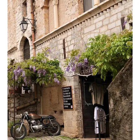 Custhom St Guilhem-le-desert * Saint-Guilhem-le-Desert
