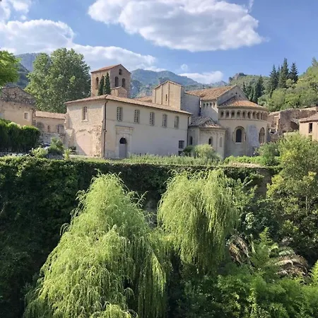 Custhom St Guilhem-le-désert * Saint-Guilhem-le-Desert