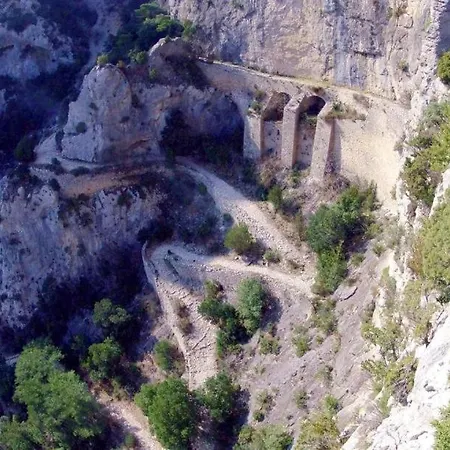 Custhom St Guilhem-le-desert Saint-Guilhem-le-Desert