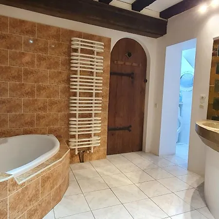 Custhom St Guilhem-le-desert Apartament