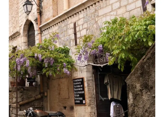 Custhom St Guilhem-le-désert * Saint-Guilhem-le-Desert