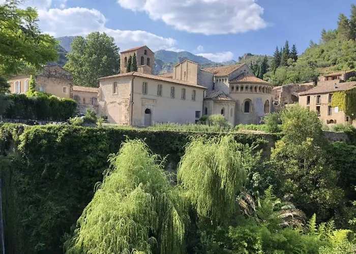 Custhom St Guilhem-le-désert * Saint-Guilhem-le-Desert