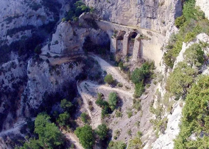 Custhom St Guilhem-le-désert Saint-Guilhem-le-Desert